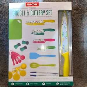 23 Piece Gadget & Cutlery Set